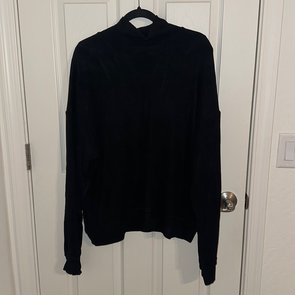 Klassy Network. NWT. Turtle neck sweater black size L